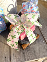 Load image into Gallery viewer, Soap Saver Gift Set with Soap
